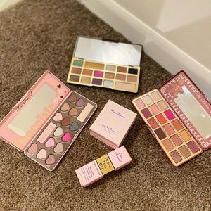 Too faced make up set